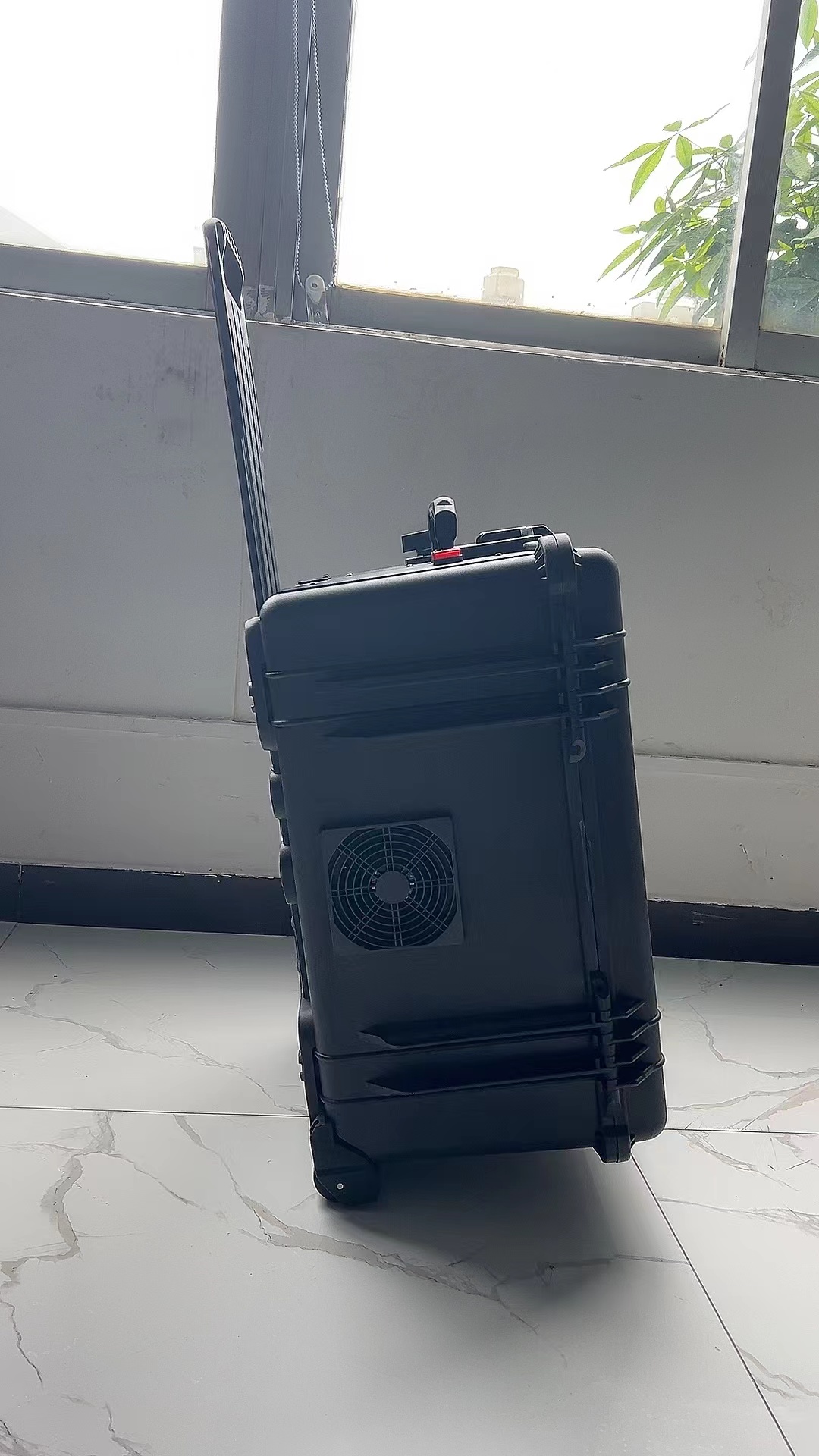 兰西手拉箱型移动通信干扰器